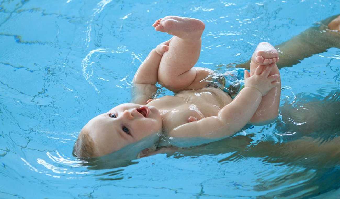 4 coisas que você tem que saber sobre a natação para bebês